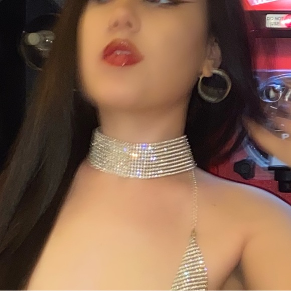 Silver rhinestone choker
Only worn once - Picture 2 of 3